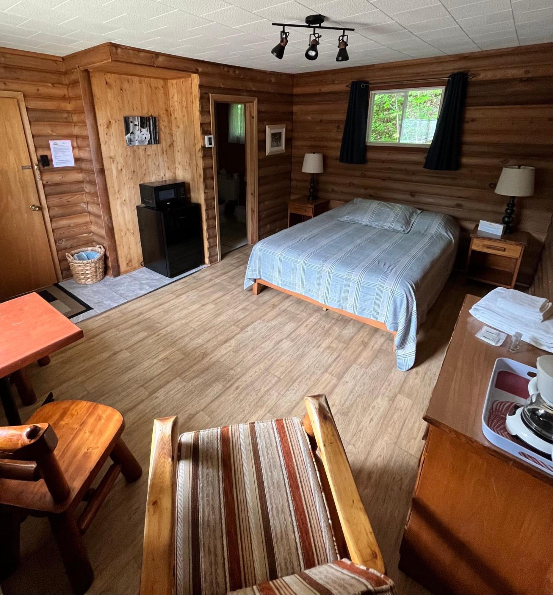 Kan-A-Mouche Pourvoirie Auberge Et Chalets แซ็งต์-มิเชล-เดส์-แซ็งส์ ภายนอก รูปภาพ
