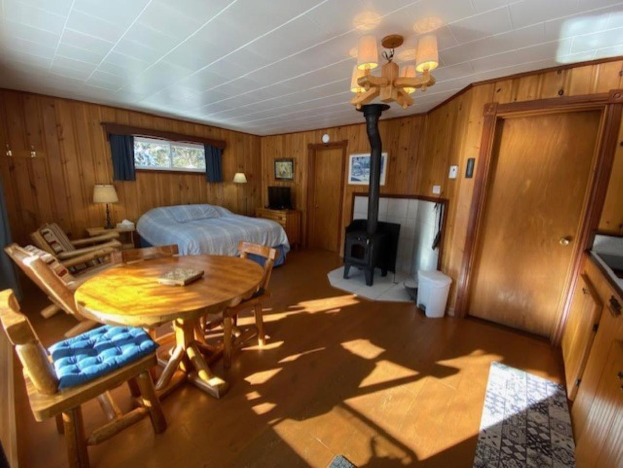 Kan-A-Mouche Pourvoirie Auberge Et Chalets แซ็งต์-มิเชล-เดส์-แซ็งส์ ภายนอก รูปภาพ