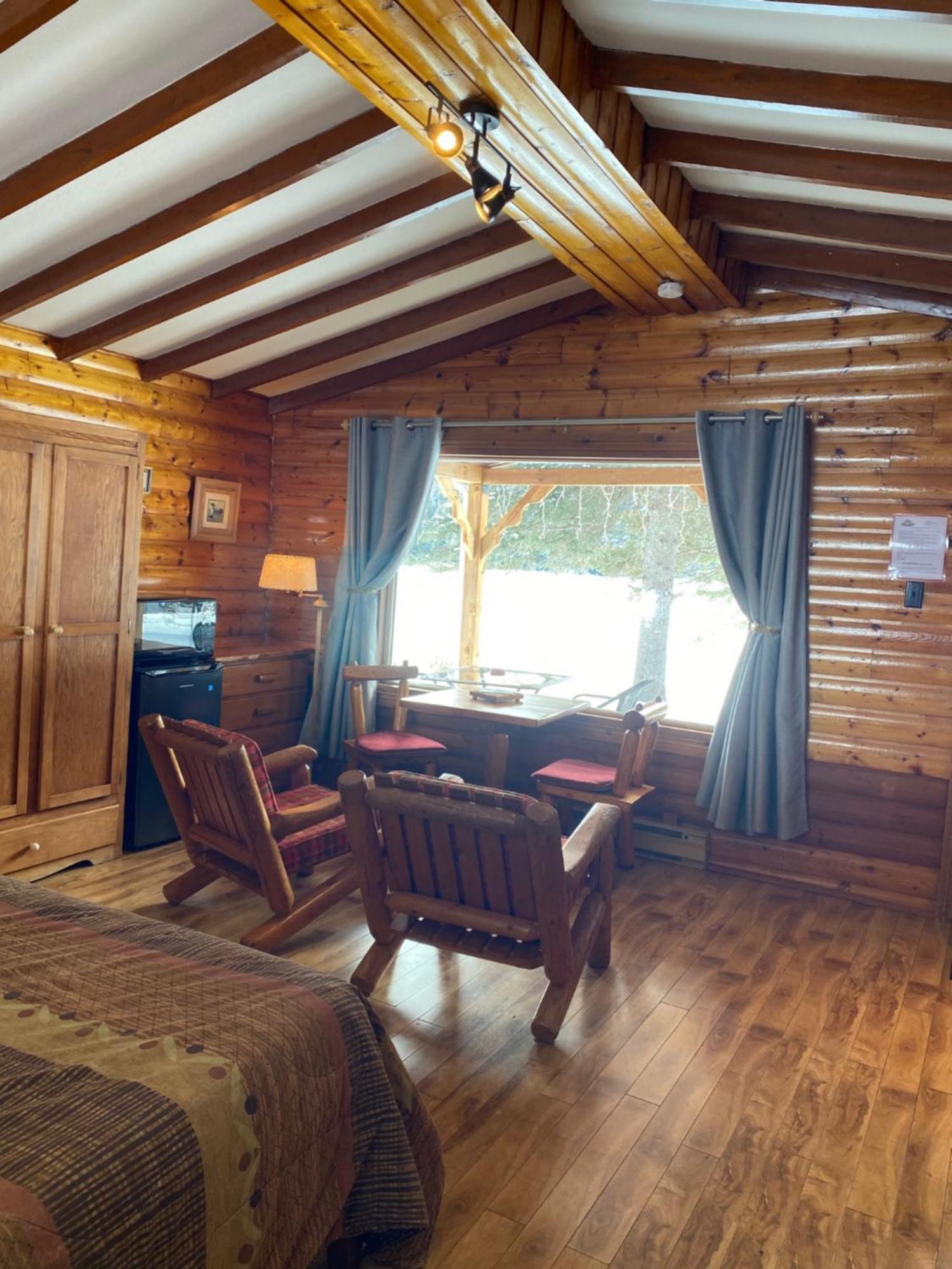 Kan-A-Mouche Pourvoirie Auberge Et Chalets แซ็งต์-มิเชล-เดส์-แซ็งส์ ห้อง รูปภาพ