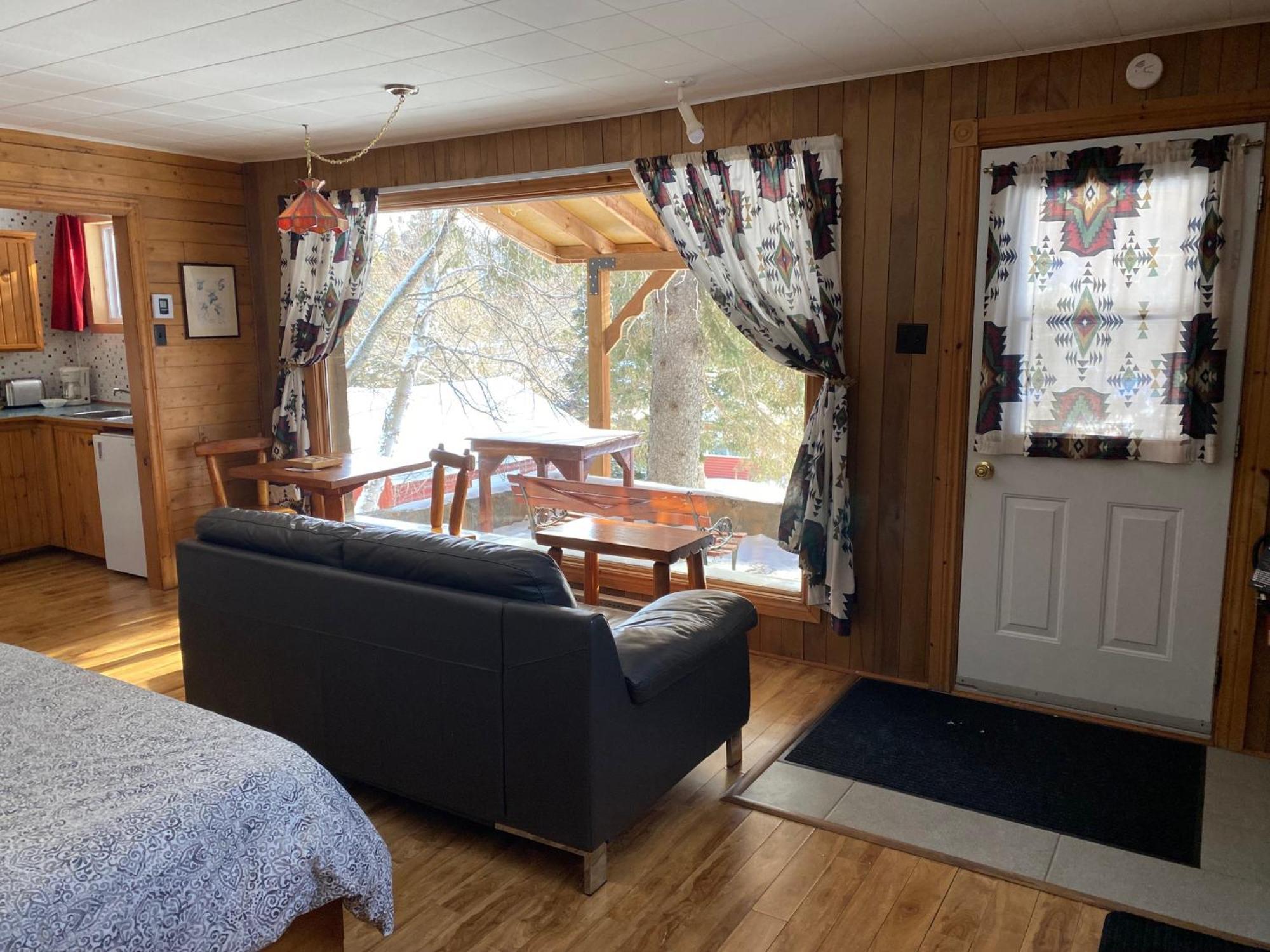 Kan-A-Mouche Pourvoirie Auberge Et Chalets แซ็งต์-มิเชล-เดส์-แซ็งส์ ห้อง รูปภาพ