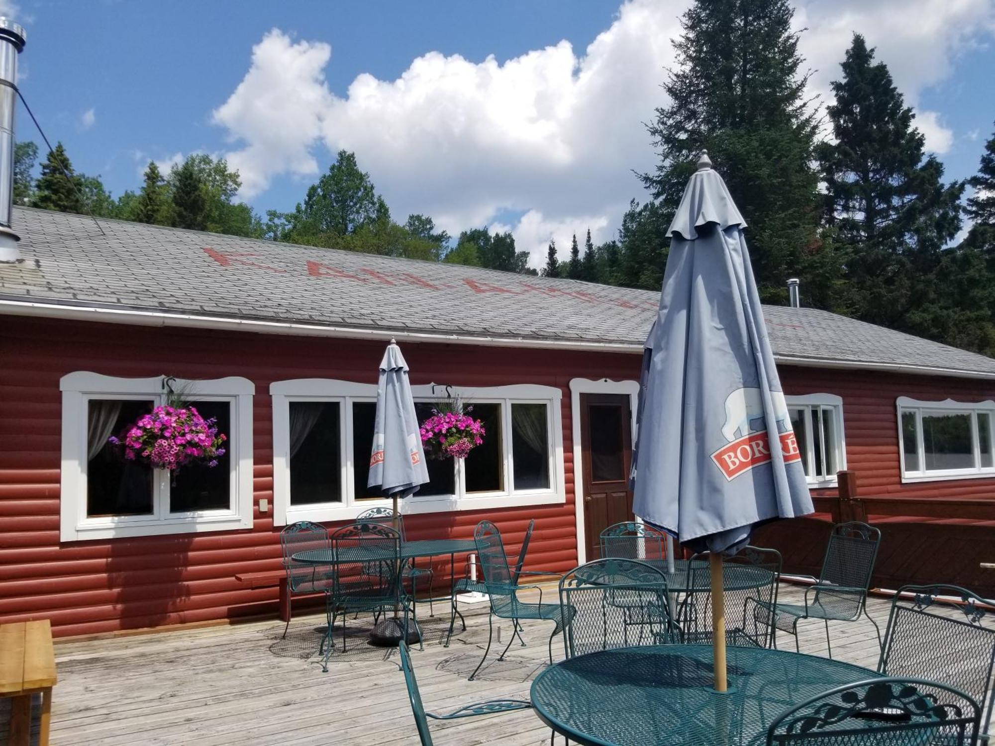 Kan-A-Mouche Pourvoirie Auberge Et Chalets แซ็งต์-มิเชล-เดส์-แซ็งส์ ภายนอก รูปภาพ