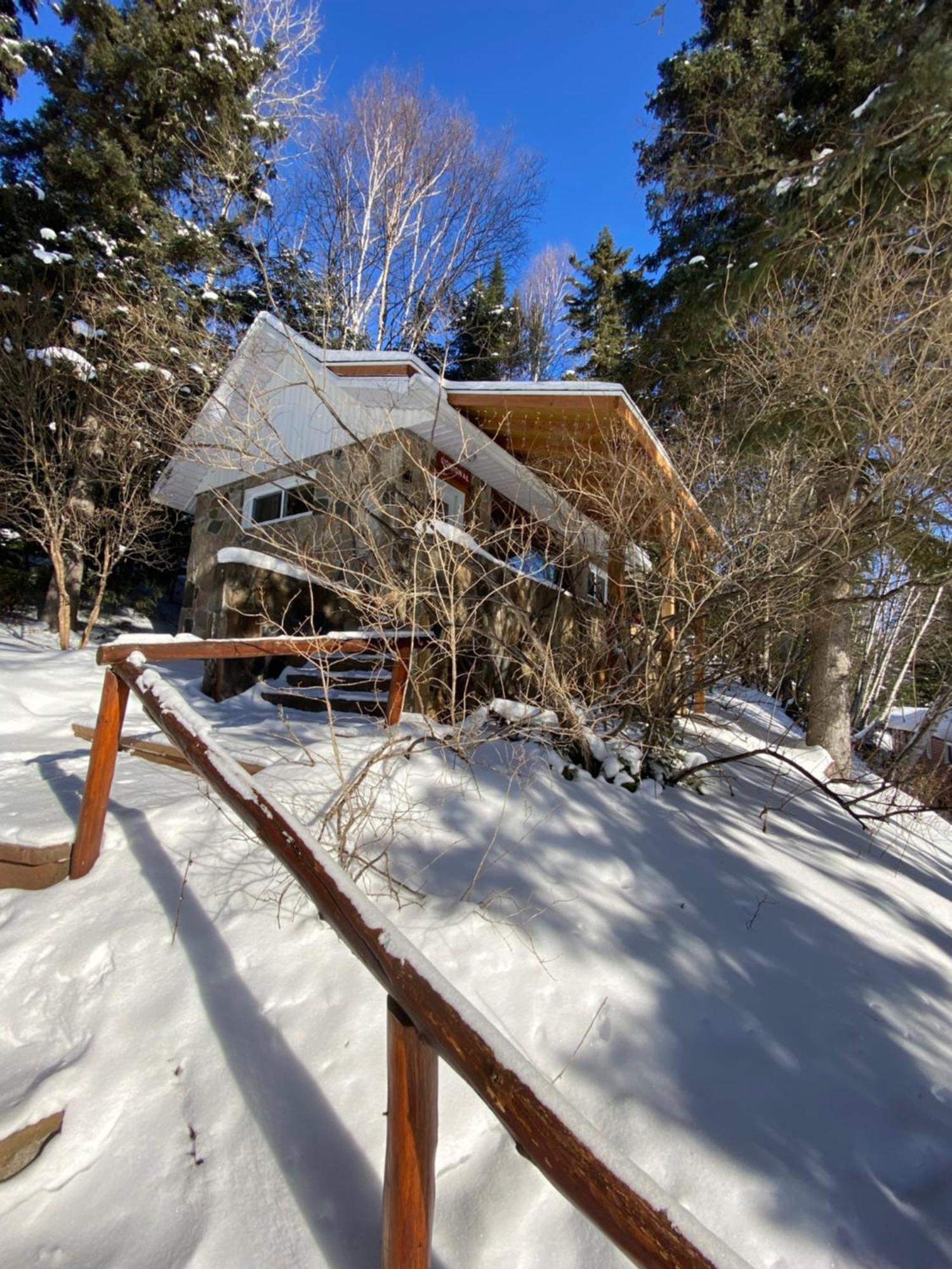 Kan-A-Mouche Pourvoirie Auberge Et Chalets แซ็งต์-มิเชล-เดส์-แซ็งส์ ภายนอก รูปภาพ