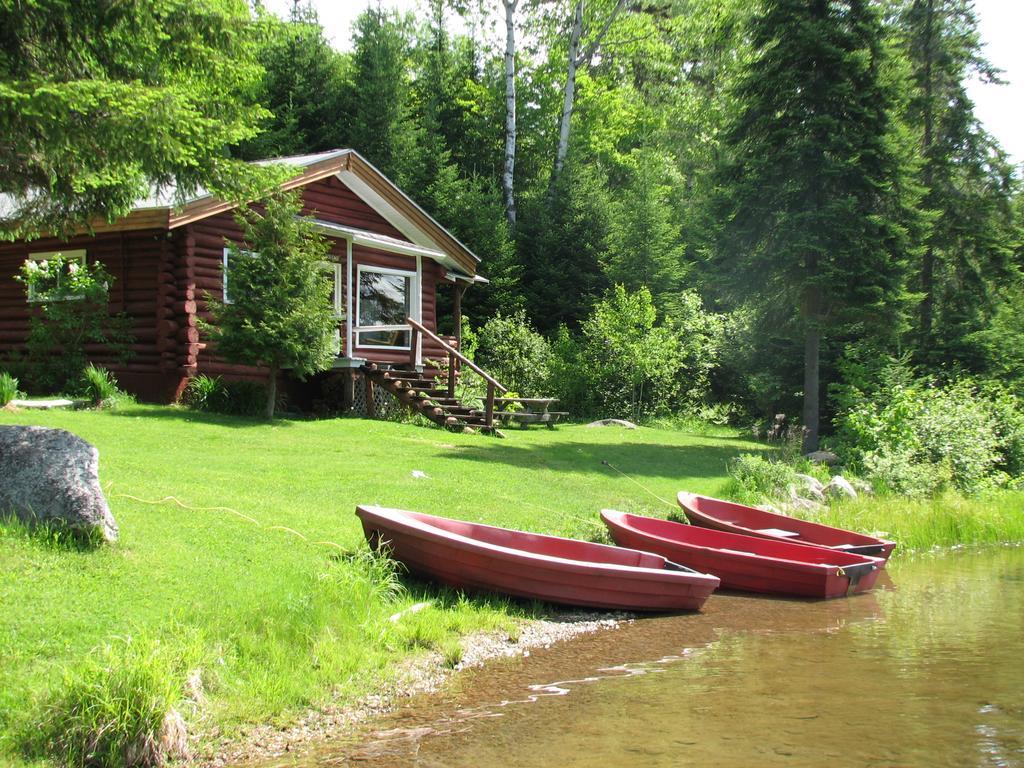 Kan-A-Mouche Pourvoirie Auberge Et Chalets แซ็งต์-มิเชล-เดส์-แซ็งส์ ภายนอก รูปภาพ