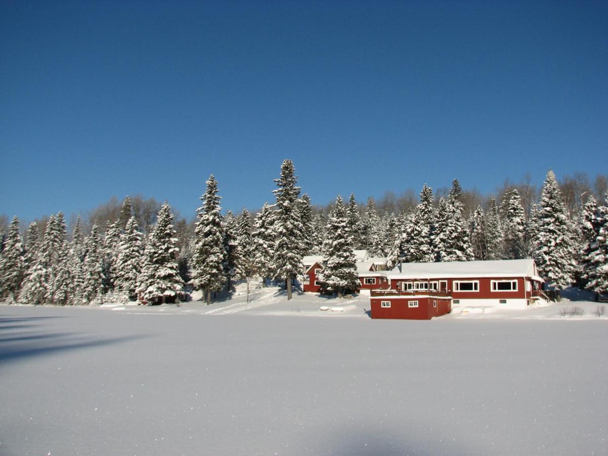 Kan-A-Mouche Pourvoirie Auberge Et Chalets แซ็งต์-มิเชล-เดส์-แซ็งส์ ภายนอก รูปภาพ