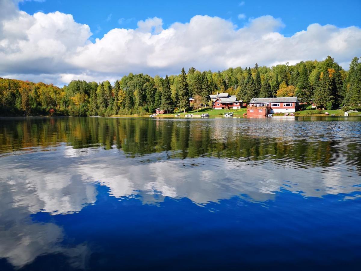 Kan-A-Mouche Pourvoirie Auberge Et Chalets แซ็งต์-มิเชล-เดส์-แซ็งส์ ภายนอก รูปภาพ