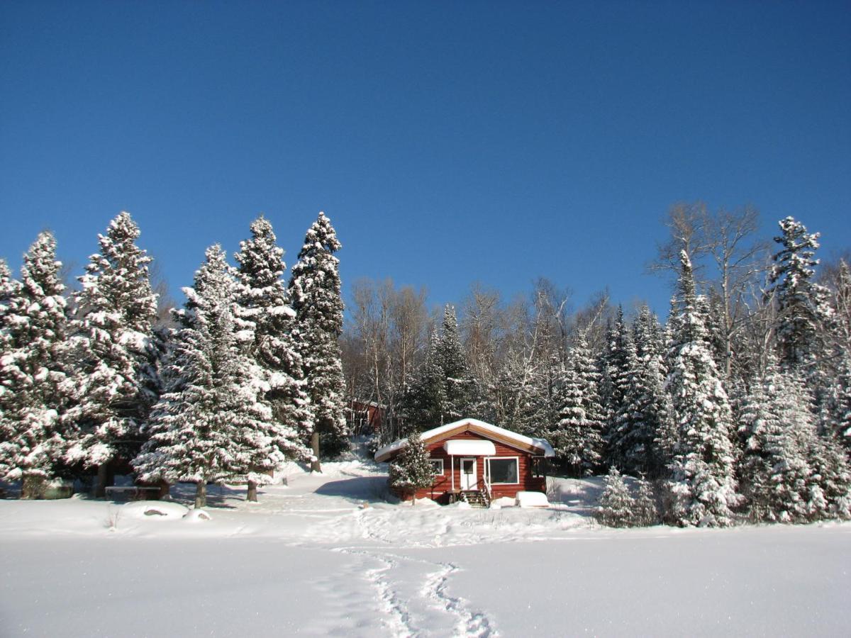 Kan-A-Mouche Pourvoirie Auberge Et Chalets แซ็งต์-มิเชล-เดส์-แซ็งส์ ภายนอก รูปภาพ